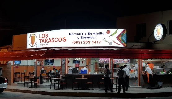 Abren fuego contra taquería en Cancún, deja solo daños materiales