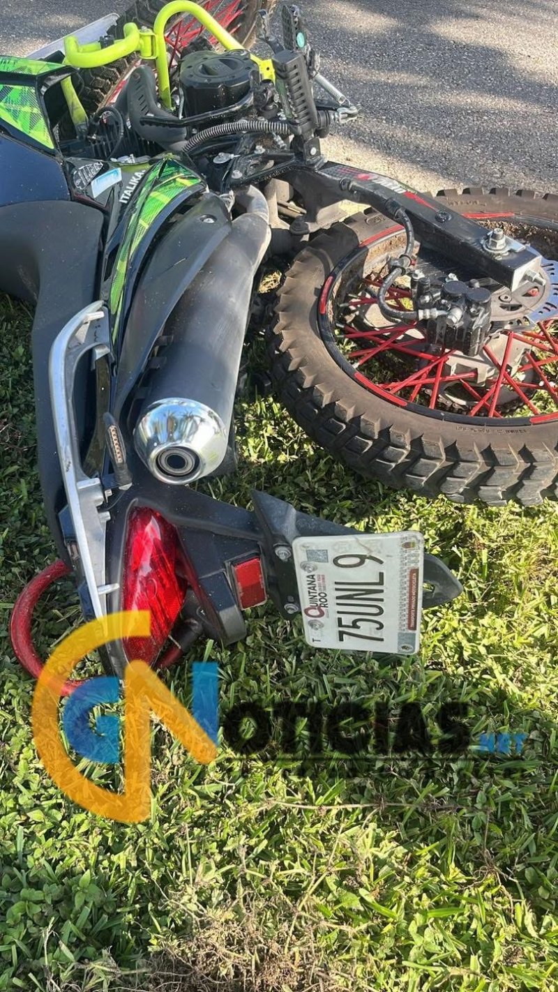 Accidente de motocicleta en la zona hotelera de Cancún deja dos lesionados