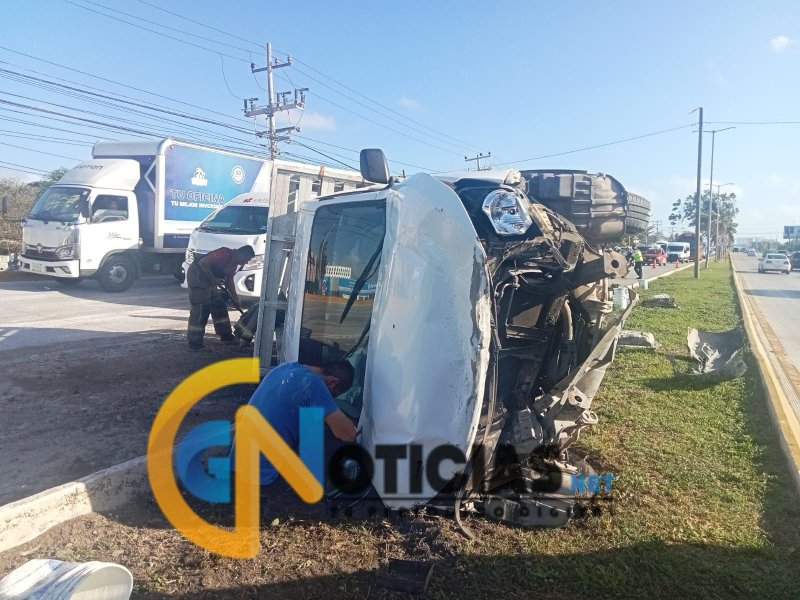 Accidente en Boulevard Colosio deja dos lesionados y tres vehículos involucrados