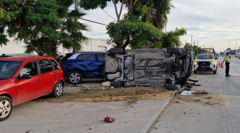 Accidente múltiple en el Boulevard Colosio deja un lesionado y cuatro vehículos dañados