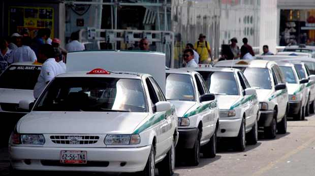 ¡¡Afectan a la economia de Cancún!! Empresarios piden a taxistas no aumentar sus tarifas