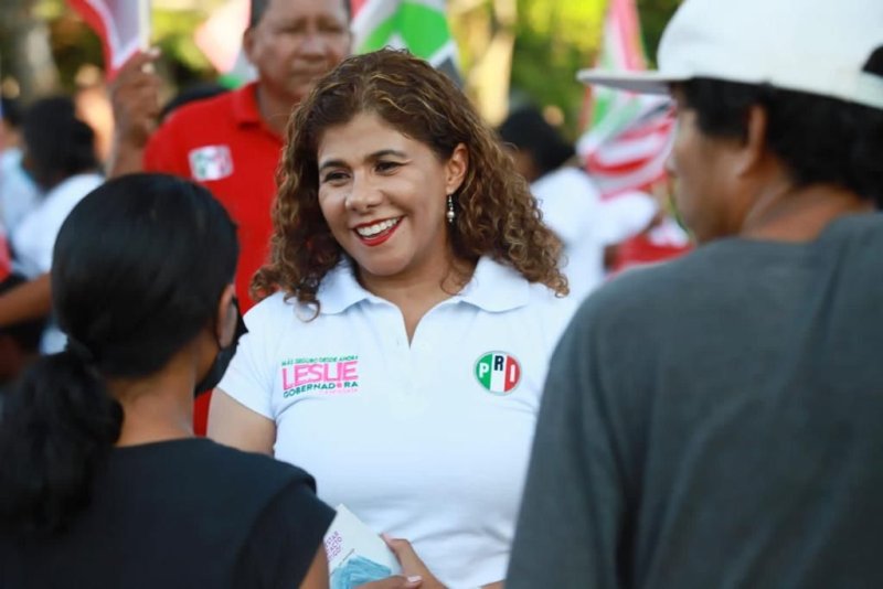 AGRADEZCO EL APOYO DE MILITANTES DE OTROS PARTIDOS POLITICOS: LESLIE HENDRICKS RUBIO.