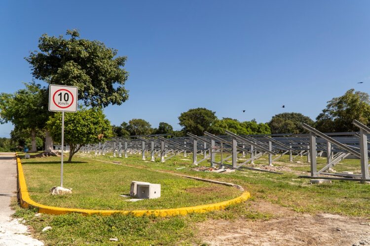 Aguakan arranca construcción de tres parques solares para generar energía limpia