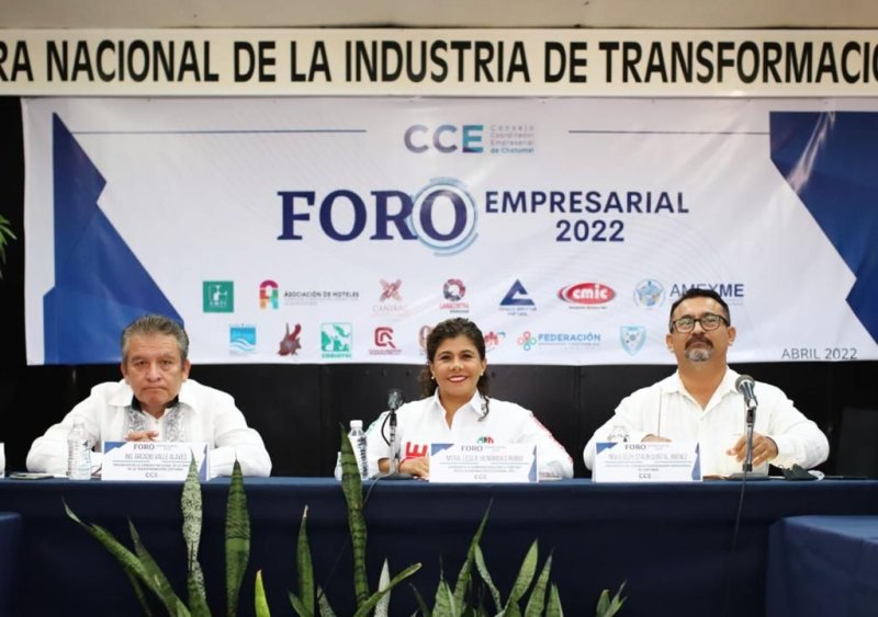 Ante empresarios del Sur, Leslie Hendricks Rubio, planteó su estrategia de desarrollo económico.