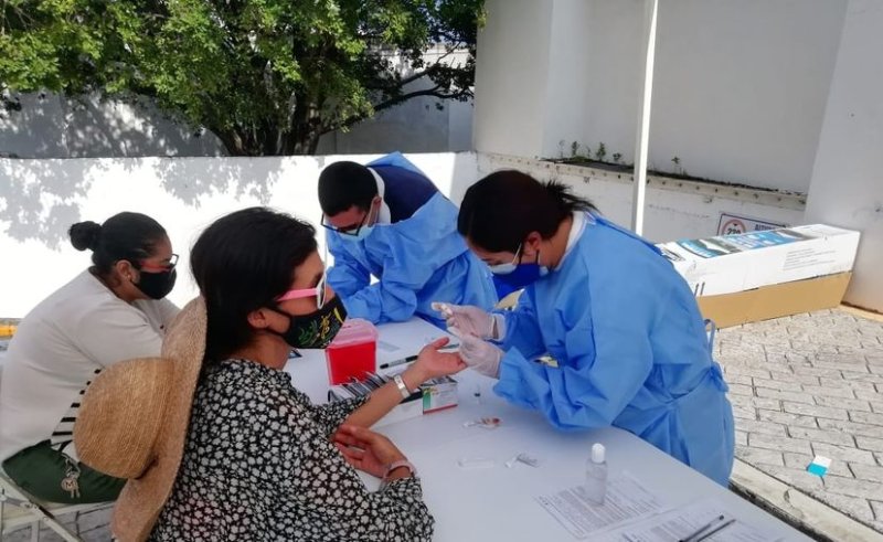 Aplican pruebas de covid gratuitas en Cancún ante aumento de contagios