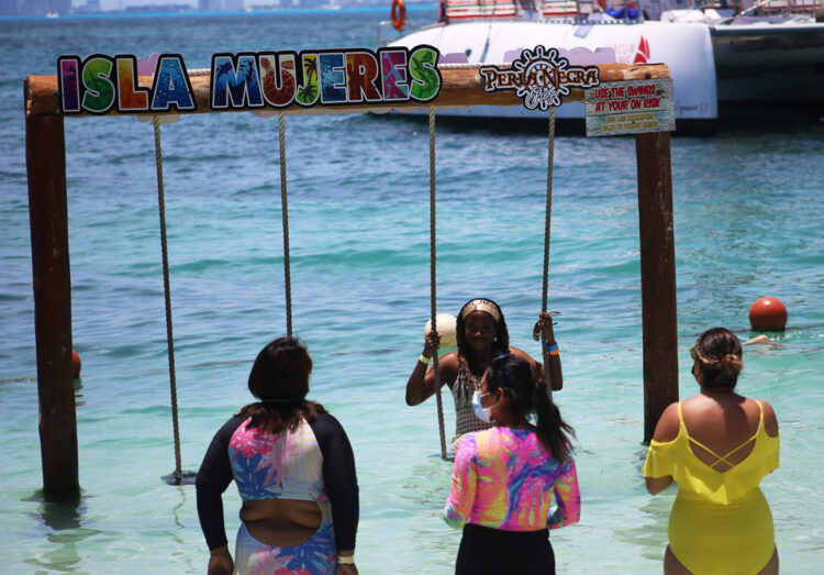 Aplicará Quintana Roo pruebas periódicas de antígenos a grupos numerosos de turistas