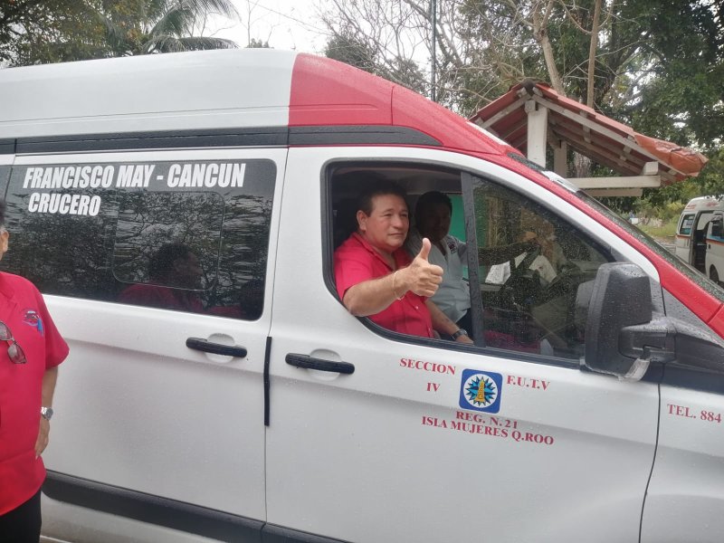 Ariel Peniche inauguran la ruta Francisco May-Cancún.
