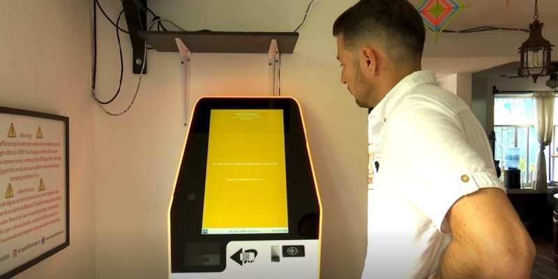 Arranca operaciones primer cajero de Bitcoin en Cancún; servirá al turismo ruso, aseguran