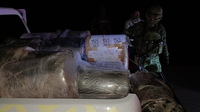 ASEGURA EJERCITO MEXICANO A VEHÍCULO OFICIAL TRANSPORTANDO DROGA