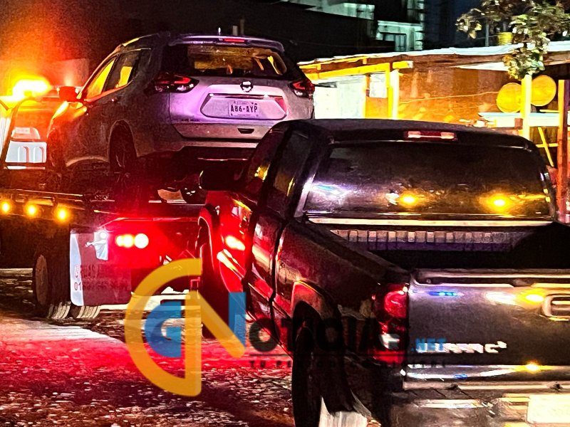 Aseguran dos camionetas en cateo nocturno en la avenida Fonatur y calle Maple