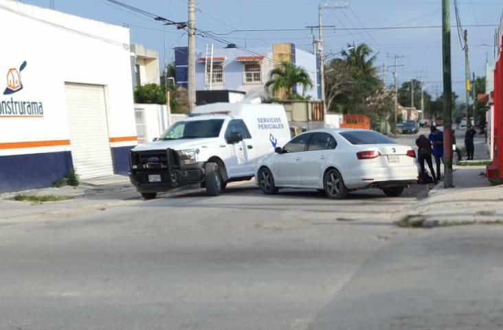 Asesinan a balazos a sujeto que salía de su domicilio en Cancún