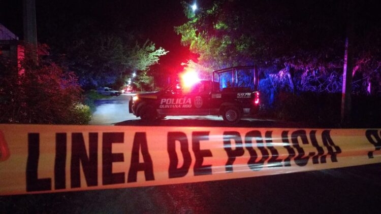 Asesinan a mujer y abandonan su cuerpo en zona de invasión en Playa del Carmen