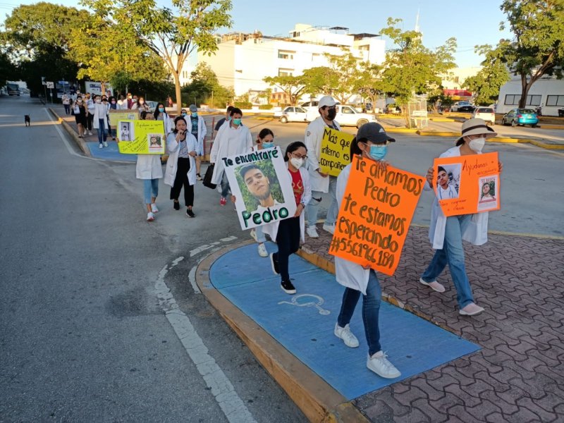Así fue la protesta personal del médico del IMSS, exige aparición de internista desaparecido