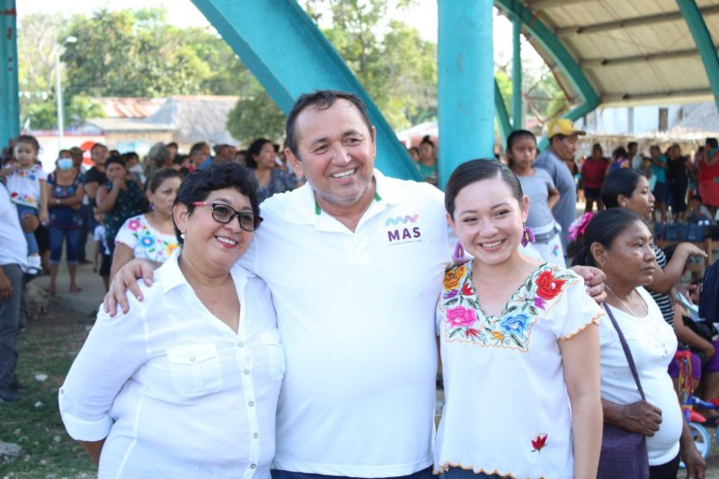 Atiende Nivardo Mena a la gente sin distinción de personas