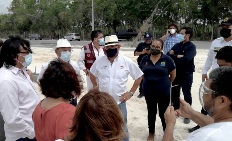 Bloquean avenida en Cancún, para evitar cierre de retorno