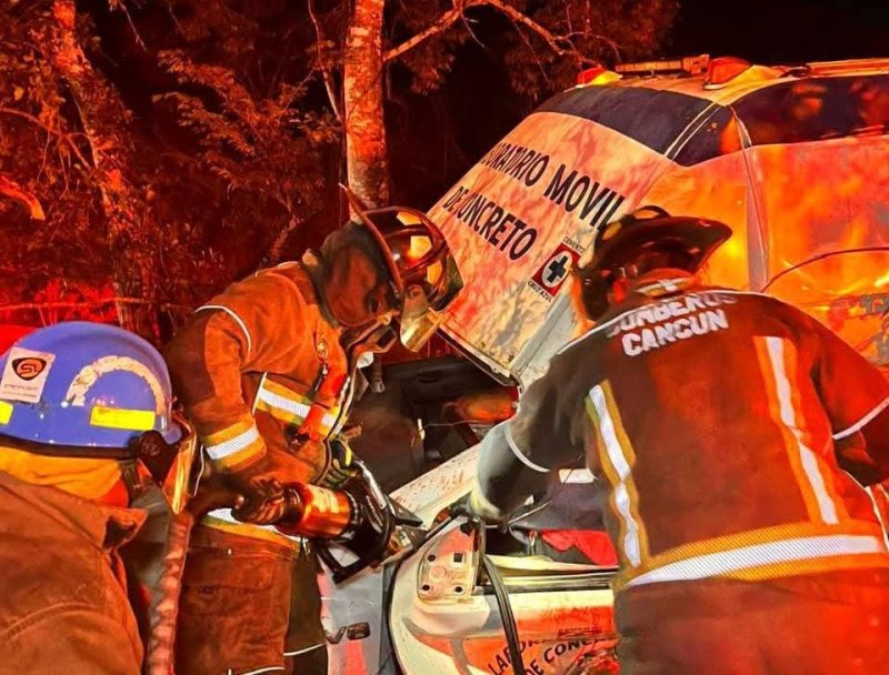 Bomberos responden al reporte de accidente vehicular