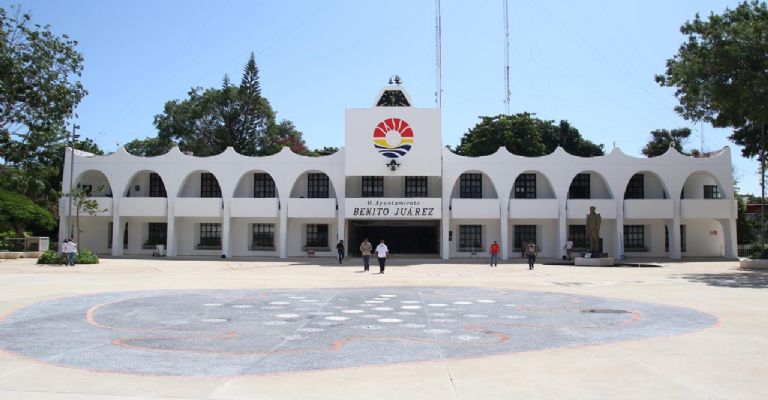 Cabildo de Cancún, conformado por 8 hombres y 8 mujeres