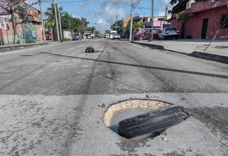 Cae Cancún en ‘bache’ por el mal estado de sus calles y avenidas