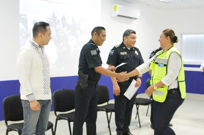 Capacitan en seguridad a Inspectores del transporte municipal