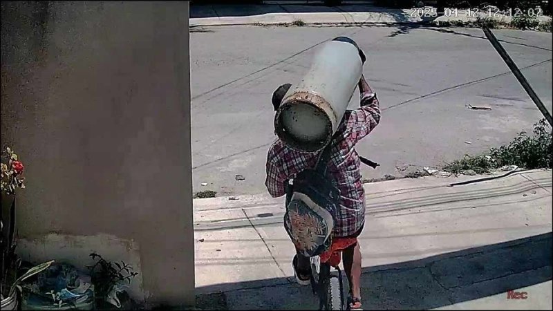 Captan robo de tanque de gas en la Región 232 de Cancún; ladrón huyó en bicicleta
