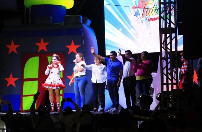 Celebran familias solidarenses, el día de Reyes con concierto de Tatiana