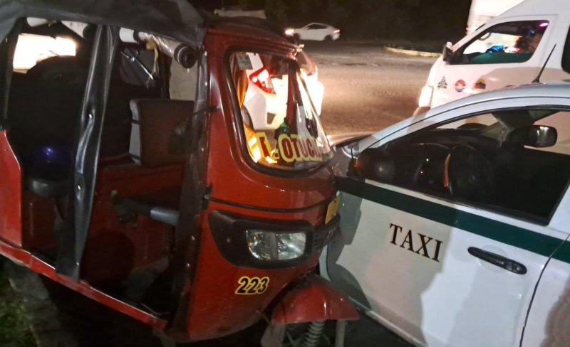 Choque entre dos unidades de transporte público en Cancún deja un operador lesionado y activa a las autoridades