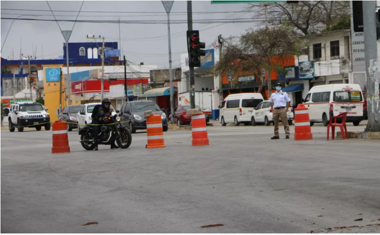 Cierran calles y avenidas para evitar retroceder a semáforo amarillo