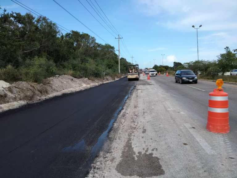 Cierran carriles que presentan mayor riesgo en la carretera Playa del Carmen-Cancún