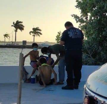 Cocodrilo casi se come a niño en el Malecón de Chetumal