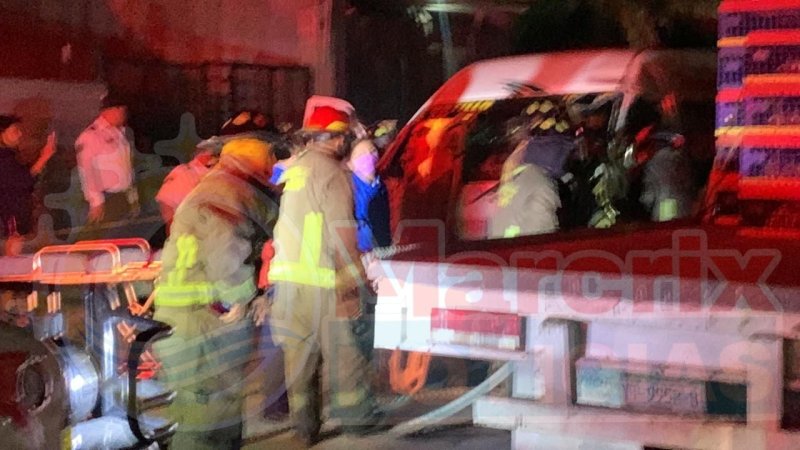 Combista estuvo cerca de morir prensado tras chocar contra un camión de pollos en la colonia Valle Verde de Cancún