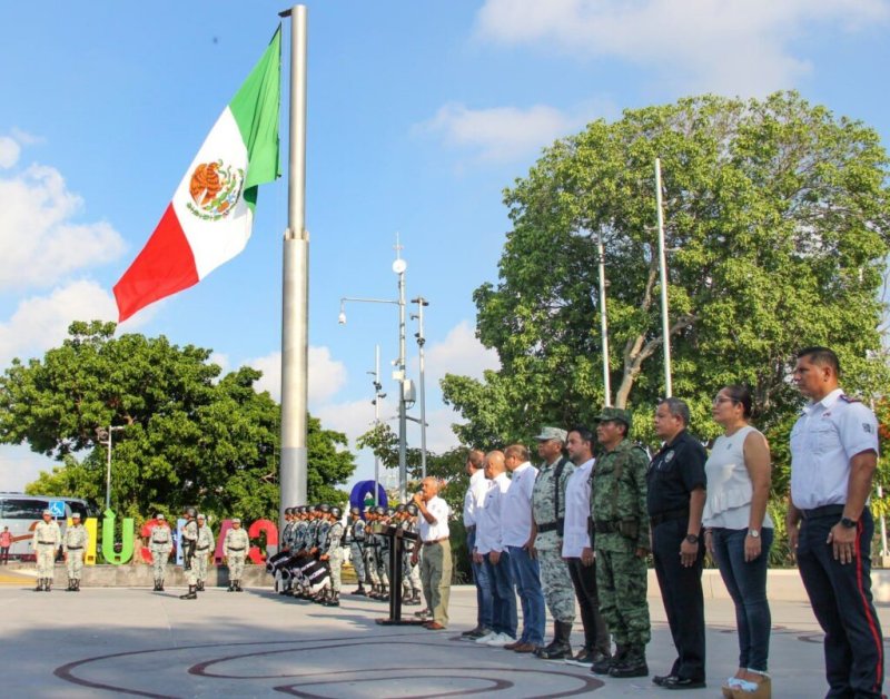 Con Izamiento De Bandera, Impulsa Gobierno Municipal Valores Cívicos Y Honor A La Patria