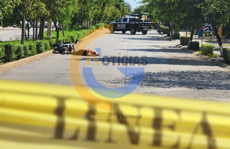 Con siete impactos, de bala en la espalda y cabeza, fue ejecutado y abandonado el cuerpo de un hombre en una avenida del fraccionamiento Paraíso Maya de la región 107.