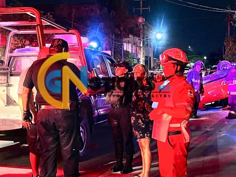 Conductor ebrio provoca accidente y vuelca su vehículo en la Región 99