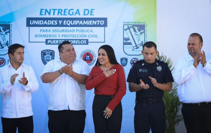 Cuarto regidor, Gonzalo Calderón Olvida a su partido Morena y su comisión, para dedicarse a aplaudir a la presidenta municipal Blanca Merari