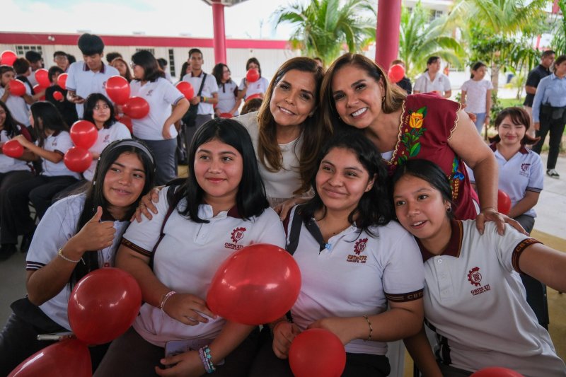 Cumple Mara Lezama promesa a estudiantes de CBTIS 272 “Sor Juana Inés de la Cruz”; les entrega domo nuevo prometido en meses anteriores