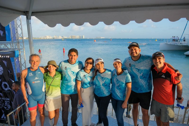 Da Mara Lezama salida a más de mil atletas de 6 países que participaron en el Triatlón Astri Cancún 2025
