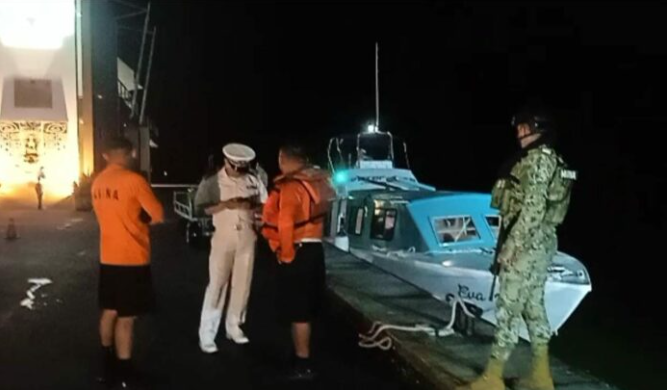 ¡¡De película!! Son rescatados 60 turistas de una embarcacion que quedó varada en chetumal