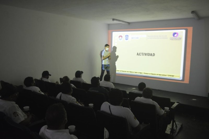 Delegados del Sindicato de Taxistas “Andrés Quintana Roo” reciben capacitación del Ayuntamiento