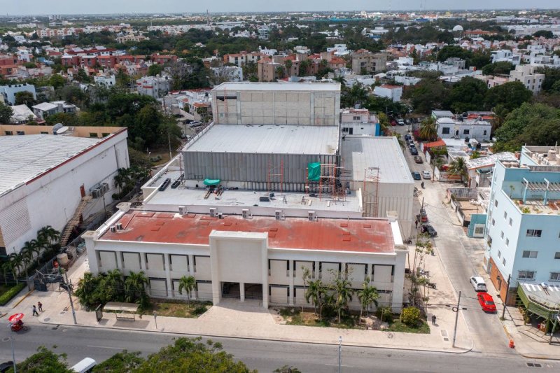 Desde que tuve el honor de encabezar el municipio de Benito Juárez, gestioné con el Gobierno de México para hacer el nuevo teatro de #Cancún. Vean lo increíble que está quedando, tiene una capacidad para 650 personas y ya tiene un avance del 70%.
