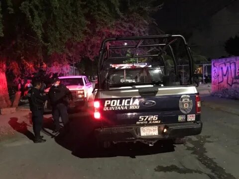 Detienen a hombre por apredrear a su madre en la SM 248 de Cancún