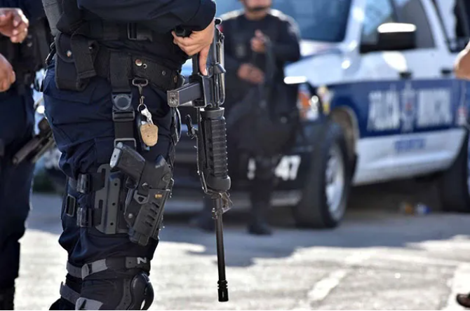 Detienen a sujetos presuntamente armados en chetumal