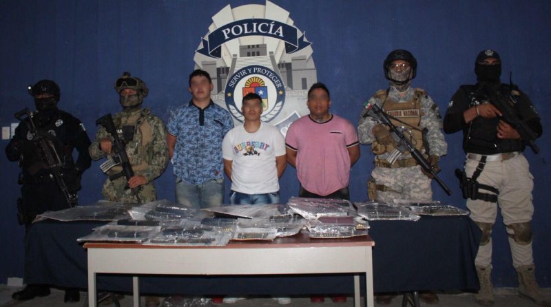 DETIENEN FUERZAS COORDINADAS DE SEGURIDAD A 3 MASCULINOS CON ARMAS LARGAS