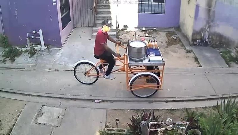 Difunden video de un supuesto elotero que al parecer hace de las suyas para llevarse lo que no es de él