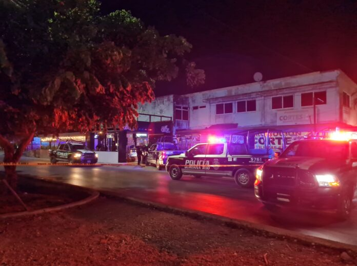 EJECUTAN A CUSTODIO DE LA CÁRCEL EN UN BAR: Matan a quemarropa a hombre en un antro de la Región 229 de Cancún