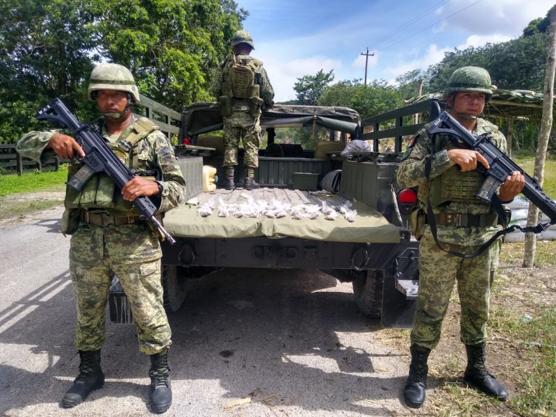 <strong>“Ejército Mexicano asegura dosis de Marihuana, en la entrada del poblado de la Unión, Q. Roo.”</strong>
