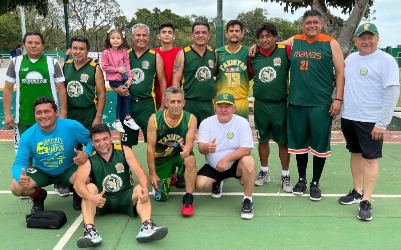 ENCABEZA HERIBERTO NÚÑEZ “BANDERAZO” INAUGURAL DE LA “GRAN FIESTA DEPORTIVA TAXISTA” POR EL 49 ANIVERSARIO DEL SINDICATO “ANDRÉS QUINTANA ROO”