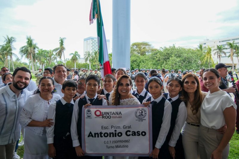 Encabeza Mara Lezama ceremonia conmemorativa por el 204 aniversario del Día de la Bandera