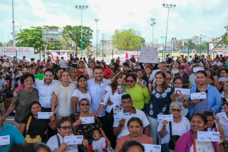 Encabeza Mara Lezama la distribución de 700 tarjetas y paquetes alimentarios del programa “Comemos Tod@s” en Benito Juárez