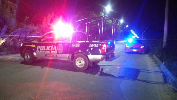 Encuentran cerca de zona de invasión de Cancún dos cuerpos ensabanados y con mensaje violento