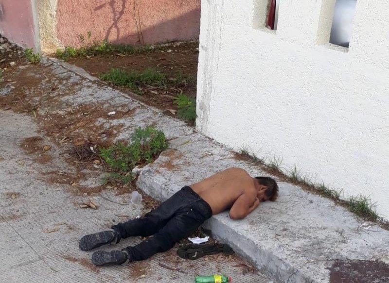 Encuentran cuerpo de un hombre tendido boca abajo en calles de Cancún